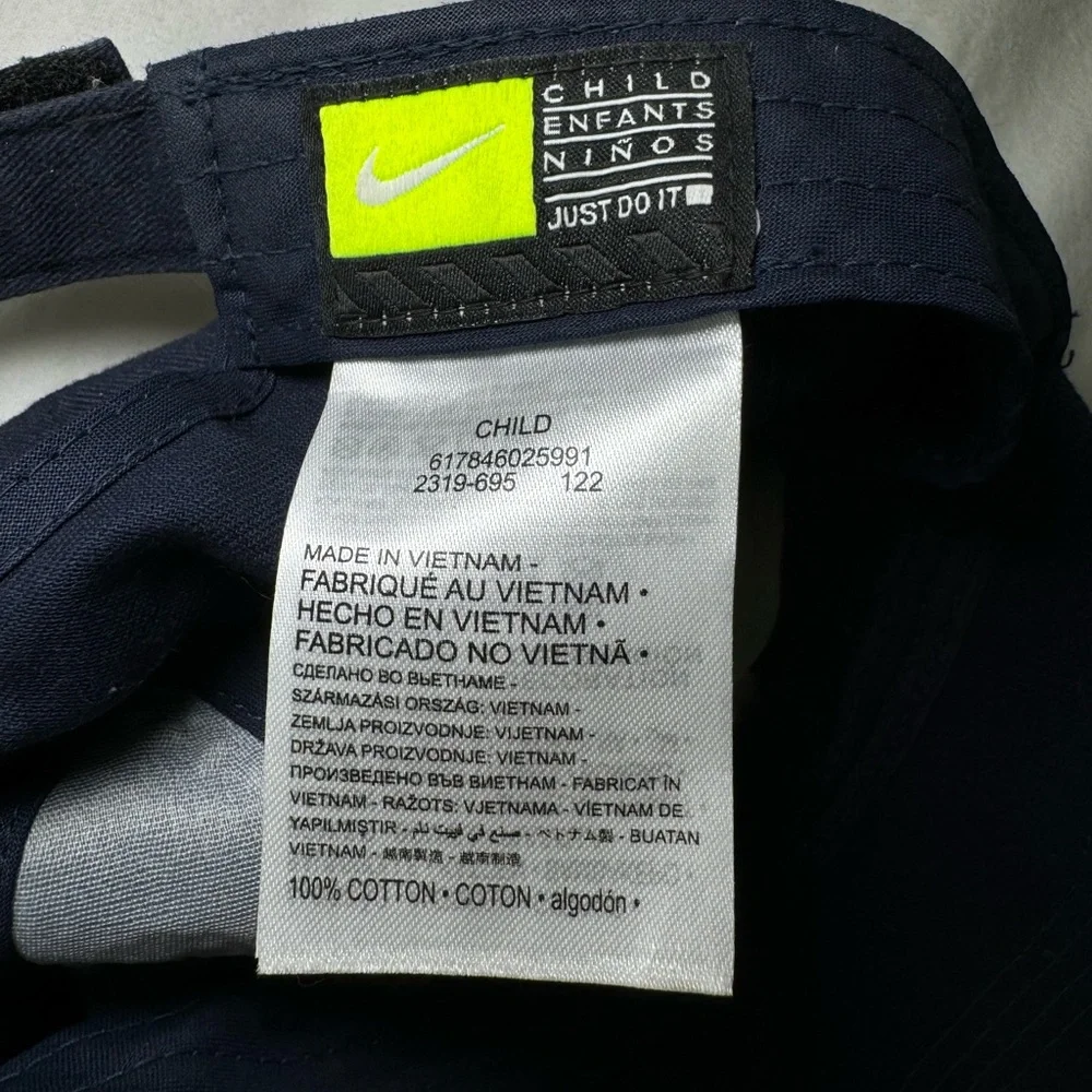 NWOT - NIKE Child Baseball Cap Dark Blue with white Logo